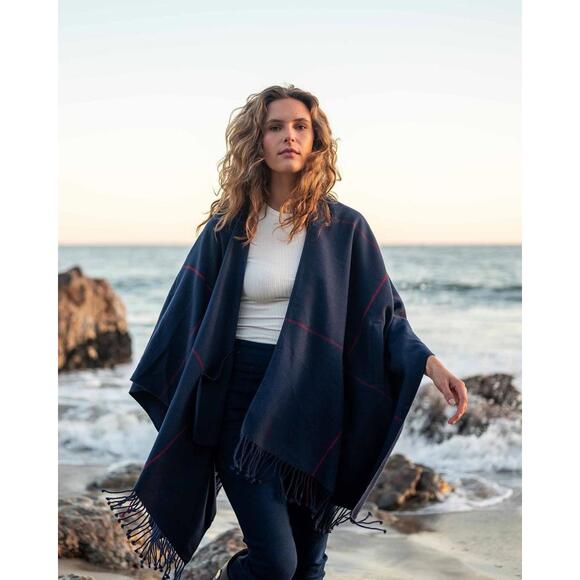 MerSea NWT Classic Pocket Holiday Fall Travel Wrap ONE SIZE - Picture 2 of 6